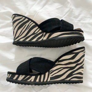 Yellow Box Black and Zebra Pattern Wedges